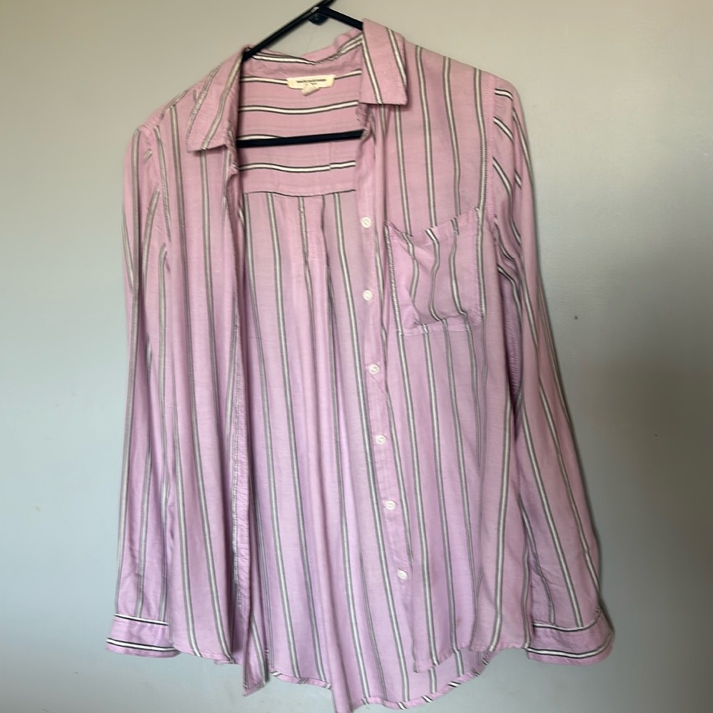 Beach lunch lounge lavender blouse shirt button up dressy pockets small
